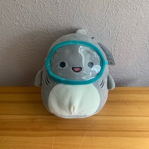 NWT Gordon the Shark with Goggles - size 7” with hang tag